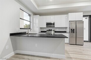 1028 Milwaukee Blvd in Lehigh Acres, FL - Building Photo