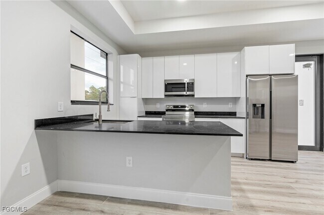 1028 Milwaukee Blvd in Lehigh Acres, FL - Building Photo - Building Photo