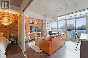 1205 Queen St W in Toronto, ON - Building Photo