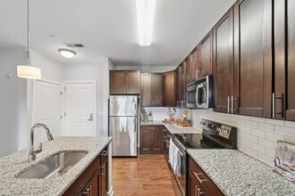 New Village at Patchogue in Patchogue, NY - Foto de edificio - Building Photo
