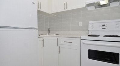 Hollyburn Court in Vancouver, BC - Building Photo - Building Photo