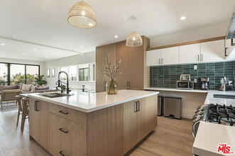 811 N Harvard Blvd in Los Angeles, CA - Building Photo - Building Photo