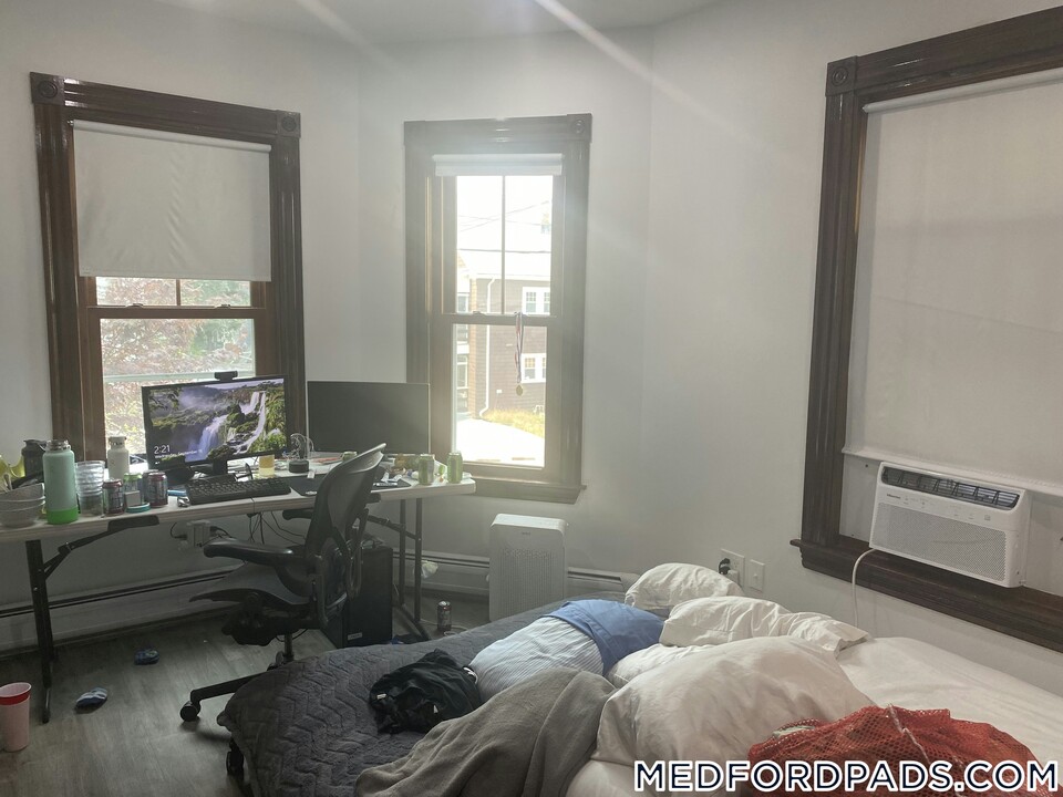 10 Fairmount St in Medford, MA - Building Photo