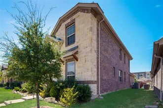 2420 Evening Stone Dr in Aubrey, TX - Foto de edificio - Building Photo