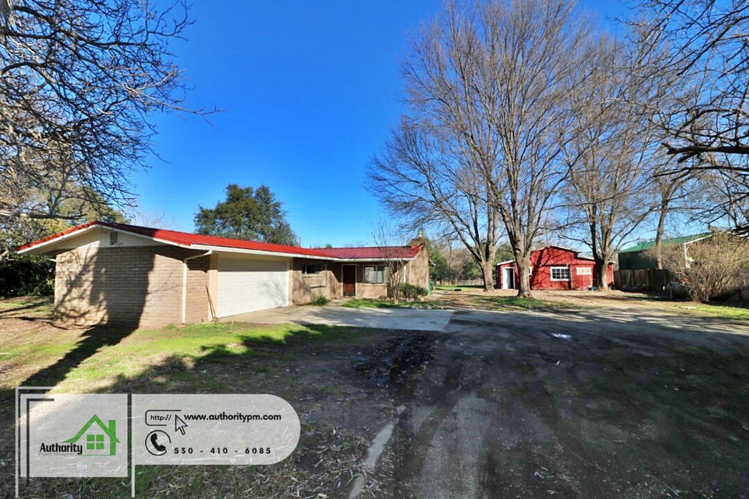 8807 Deschutes Rd in Palo Cedro, CA - Building Photo