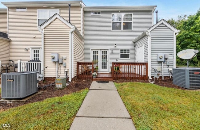 619 Laurens Way in Knightdale, NC - Building Photo - Building Photo