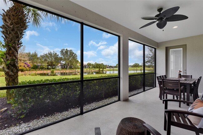 12009 Covent Garden Ct in Naples, FL - Foto de edificio - Building Photo