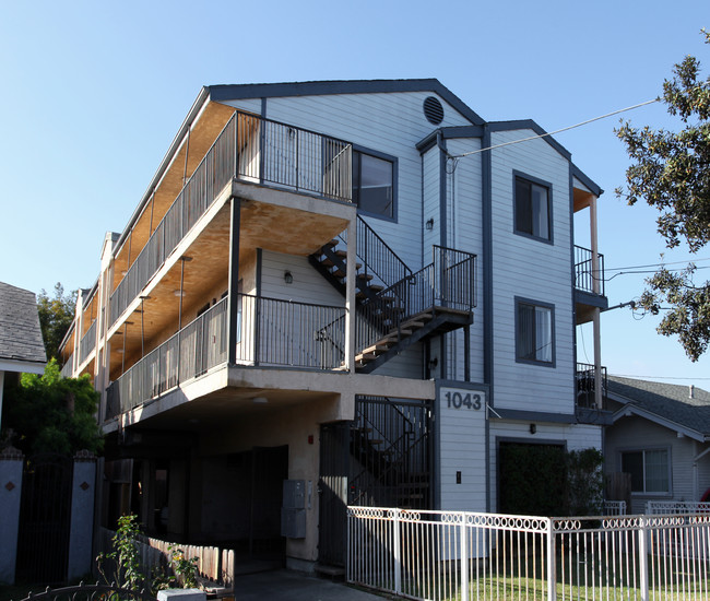 1043 Temple Ave in Long Beach, CA - Foto de edificio - Building Photo