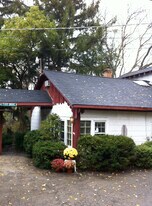 28574 W Lindbergh Dr, Unit Large Studio Apt in Barrington, IL - Building Photo