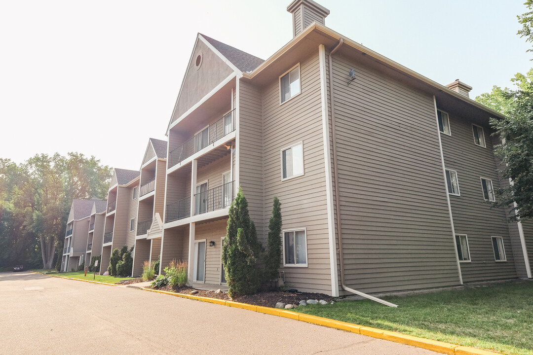 Parkside Apartments in Coon Rapids, MN - Foto de edificio