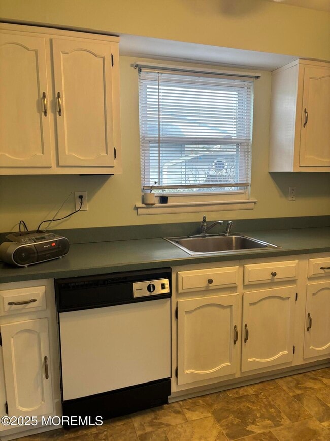 25 Robinson Rd in Brick, NJ - Building Photo - Building Photo