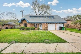 10946 Gulf Valley in Houston, TX - Building Photo