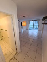 1605 Bay Rd, Unit 206 in Miami Beach, FL - Building Photo - Building Photo