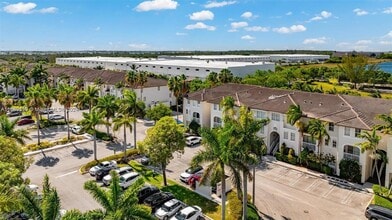 11403 NW 89th St, Unit 203 in Doral, FL - Foto de edificio - Building Photo