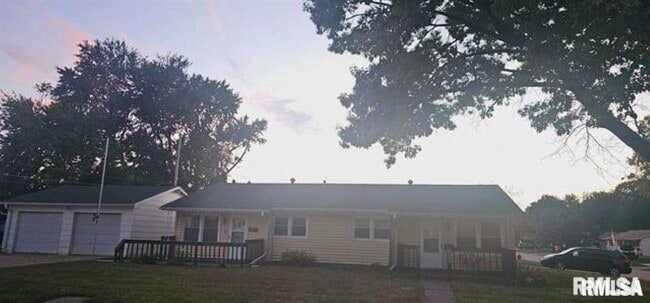 3343 5th St in East Moline, IL - Building Photo - Building Photo