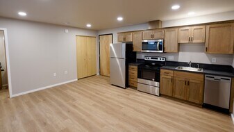 110 SE Handley St in McMinnville, OR - Building Photo