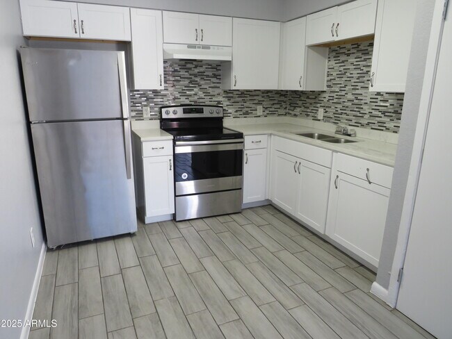 2726 E Tierra Buena Ln in Phoenix, AZ - Building Photo - Building Photo