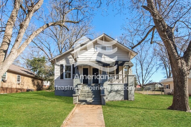 property at 605 S Lee St