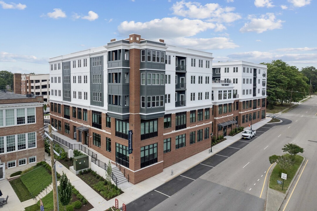 The Birney at Westhampton in Richmond, VA - Foto de edificio