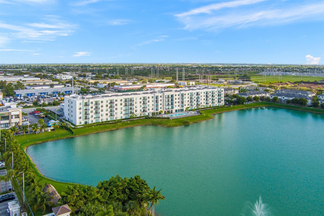 Hidden Lake Apartments in Miami, FL - Foto de edificio