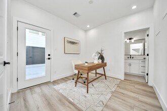 7727 Hammerly Blvd in Houston, TX - Building Photo - Building Photo