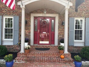 5401 Broadmoor St in Alexandria, VA - Foto de edificio - Building Photo