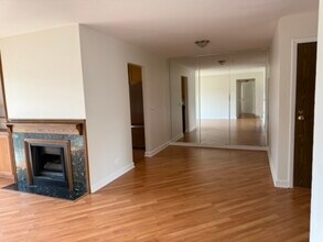 324 Oak Meadow Ct in Schaumburg, IL - Building Photo - Building Photo