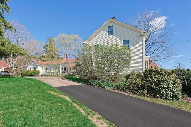 9-13 W Main St in Norton, MA - Building Photo - Building Photo