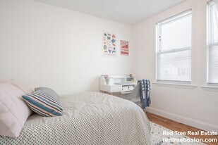 238 Everett St, Unit 2 in Boston, MA - Building Photo