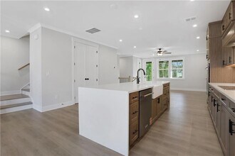 119 Bridgecrest Rd in Roswell, GA - Building Photo - Building Photo