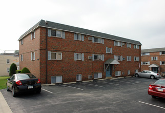 Maple Court Apartments in Conshohocken, PA - Building Photo - Building Photo