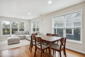 2424 Lyndale Ave S in Minneapolis, MN - Building Photo - Building Photo