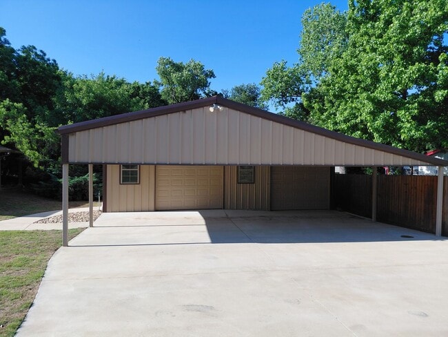 property at 3725 Greenwood Rd