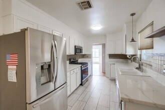 5727 Adelaide Ave in San Diego, CA - Building Photo - Building Photo