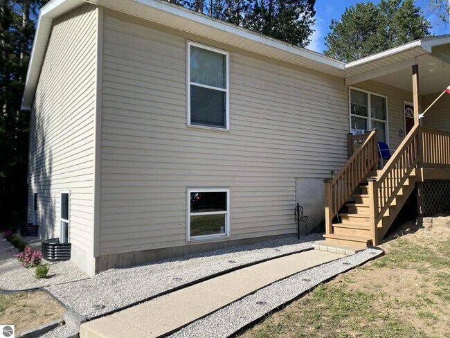 8613 E Fouch Rd in Traverse City, MI - Building Photo - Building Photo