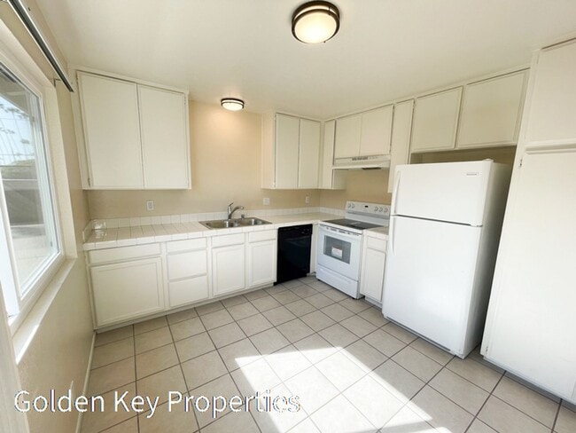 1802 S Tremont St in Oceanside, CA - Building Photo - Building Photo