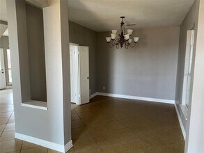 5201 Tennis Villa Dr in Arlington, TX - Foto de edificio - Building Photo
