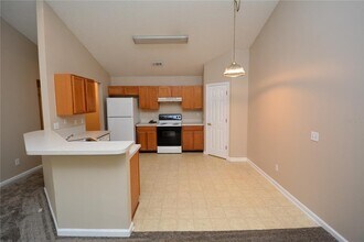 35 Regent Ln in Palm Coast, FL - Building Photo - Building Photo