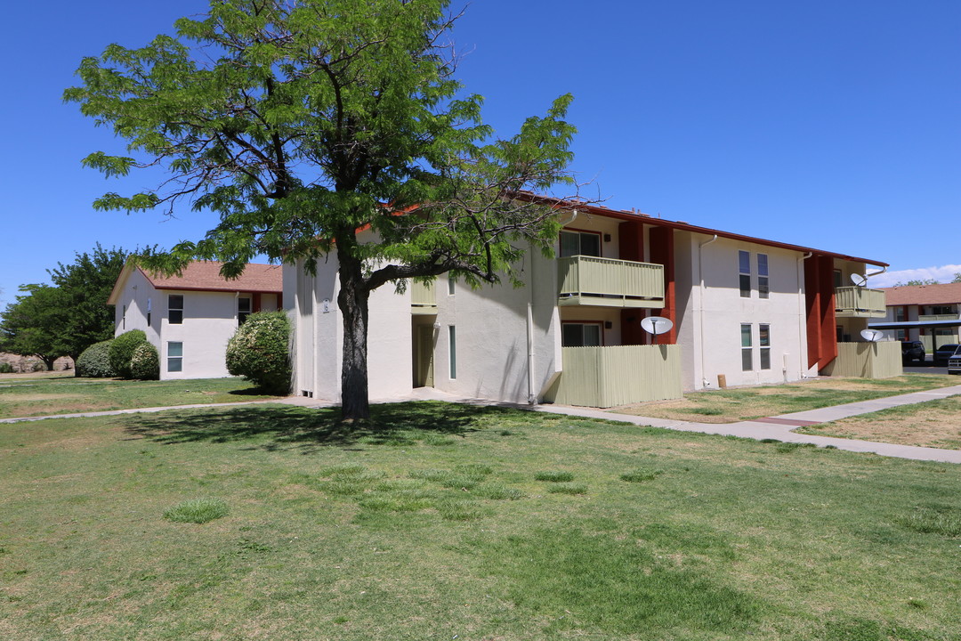 Villa Esperanza in Albuquerque, NM - Building Photo