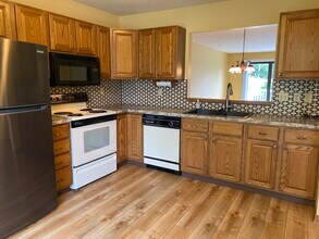 855 Claremont Ct in Holland, MI - Building Photo - Building Photo