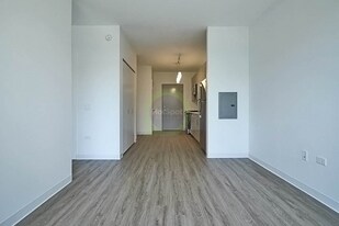 808 W Gladys Ave in Chicago, IL - Building Photo