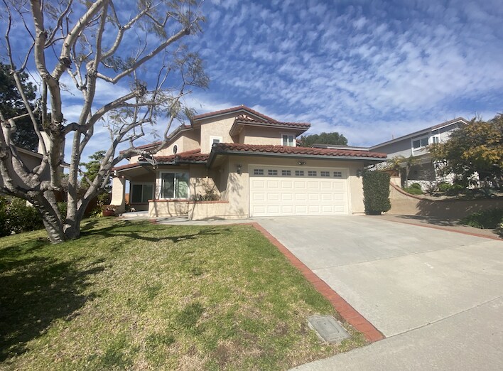 1243 Calle Christopher in Encinitas, CA - Foto de edificio