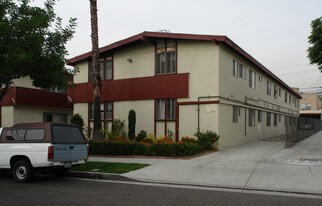 203 E Chestnut St in Glendale, CA - Building Photo