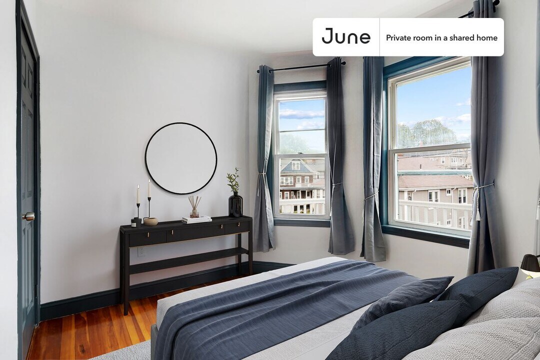 Private bedroom in 4 bed/2 bath Home in Boston, MA - Building Photo