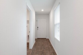 178 Euclid Ln in Uhland, TX - Foto de edificio - Building Photo