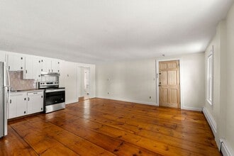 97 Groton St in Pepperell, MA - Building Photo - Building Photo