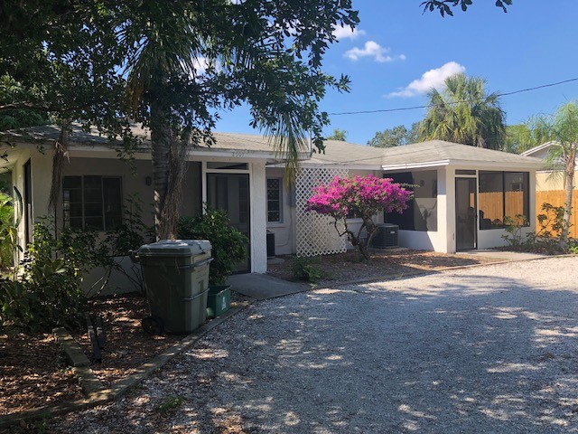 3901 Iroquois Ave in Sarasota, FL - Building Photo