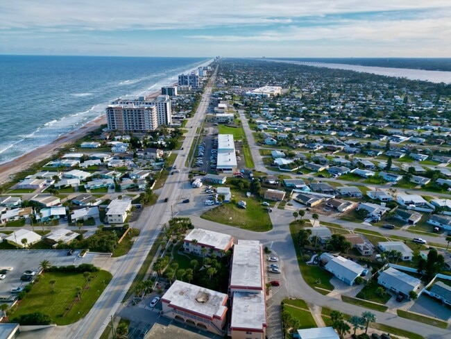 1510 Ocean Shore Blvd, Unit Ocean Shore Blvd in Ormond Beach, FL - Foto de edificio - Building Photo