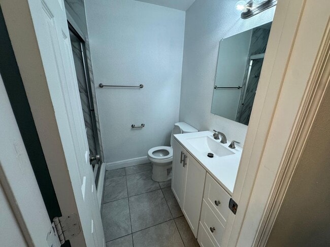 8715 N Hyaleah Rd in Tampa, FL - Foto de edificio - Building Photo