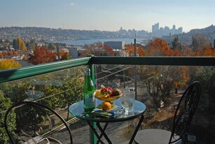 3919 Whitman Ave N, Unit 302 in Seattle, WA - Building Photo
